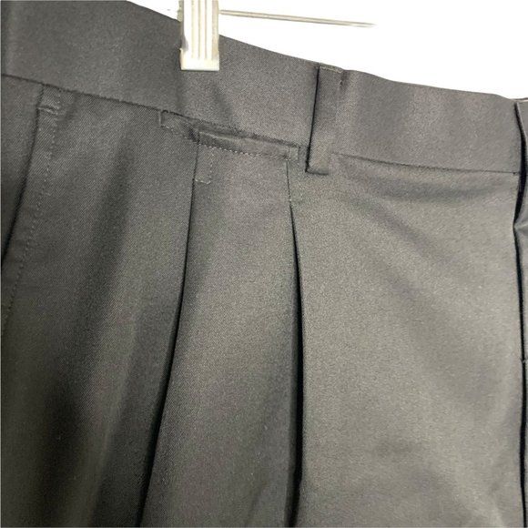 PGA Tour Mens Golf Shorts 42 Black Pleated Front Pockets Button Zip - Picture 2 of 4